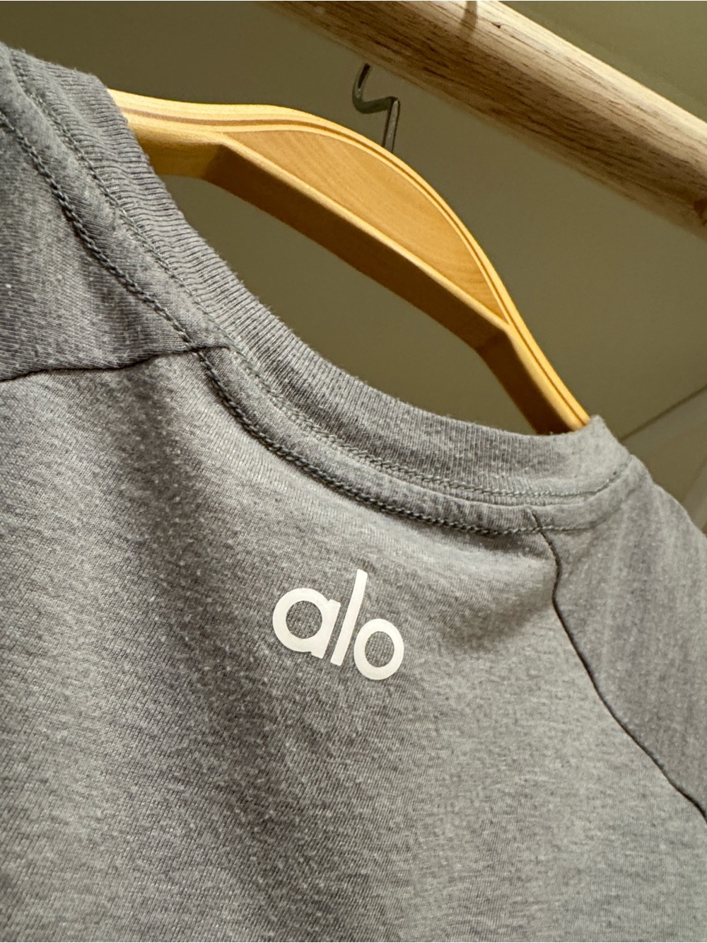 4-Pack ALO Yoga Men's Short Sleeve Crew Neck Tees | Size M - Picture 12 of 16